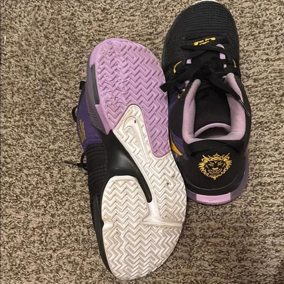 Nike Black and Purple Athletic Shoes Sleek Design