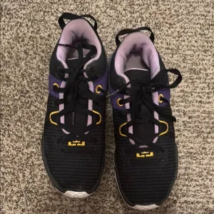 Nike Black and Purple Athletic Shoes Sleek Design