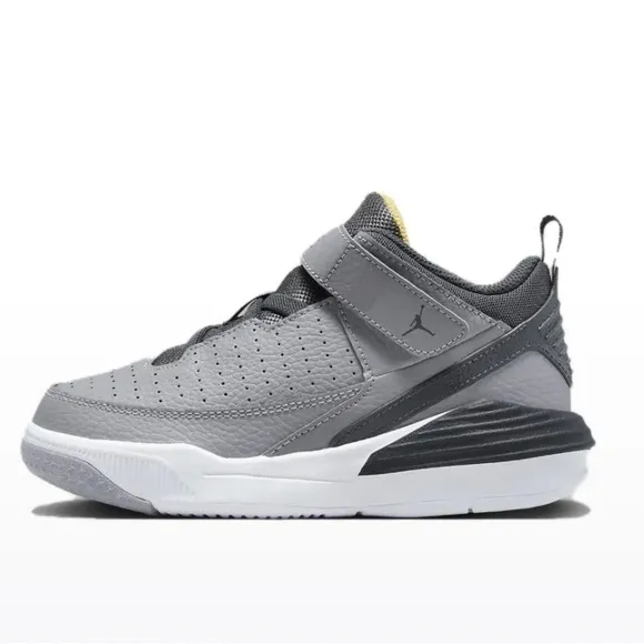 Nike Boys Air Jordan Max Aura 5 DZ4354-007 Gray Basketball Shoes Sneakers Sz 3Y