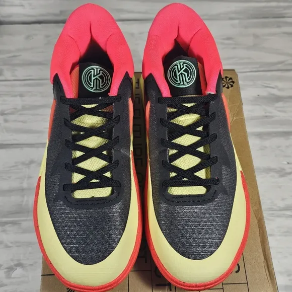 Nike Boys Shoes 3Y NEW KYRIE 8 GO