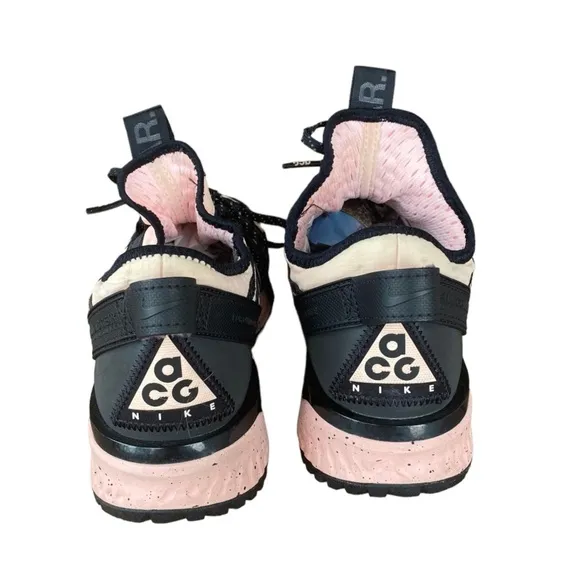 Nike #BV6344-800 ACG React Terra Gobe melon tint shoes. Size 5.5