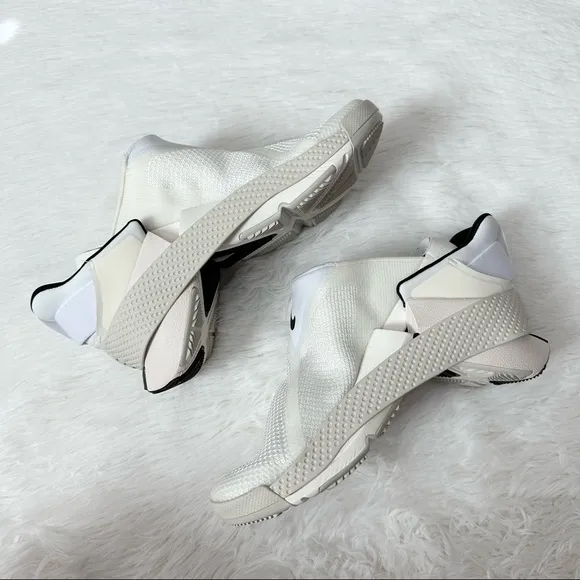 Nike Go Flyease White Black Sail Mens Size 7,9 / Womens Size 8.5,10.5
