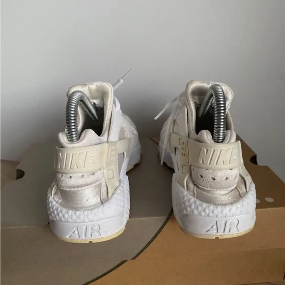 Nike Huarache Women Sneakers - SZ  7