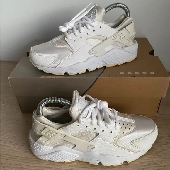 Nike Huarache Women Sneakers - SZ  7