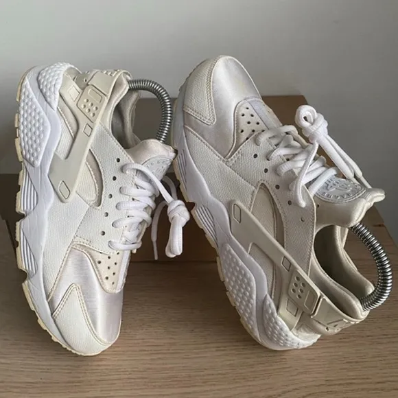 Nike Huarache Women Sneakers - SZ  7