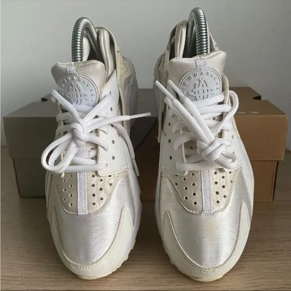 Nike Huarache Women Sneakers - SZ  7