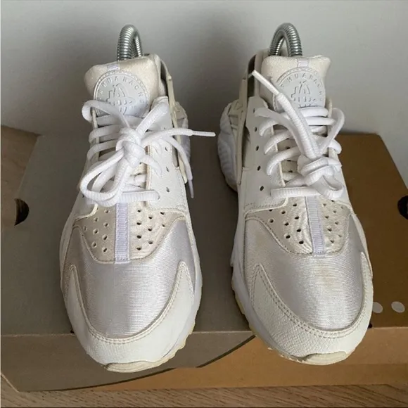Nike Huarache Women Sneakers - SZ  7