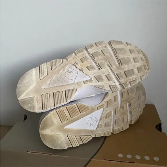 Nike Huarache Women Sneakers - SZ  7