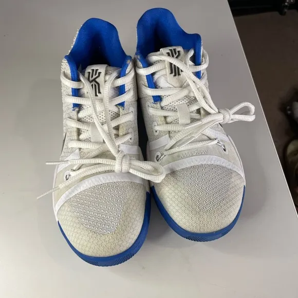 Nike Kyrie 3 869985-102 White Hyper Cobalt Shoes Youth Size 2.5Y Basketball