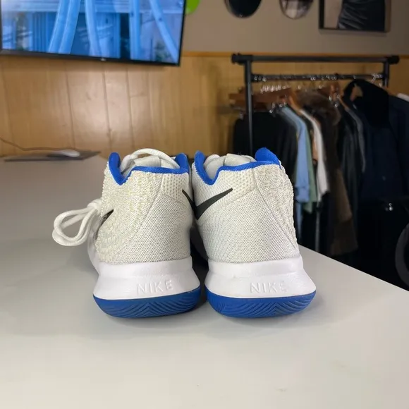 Nike Kyrie 3 869985-102 White Hyper Cobalt Shoes Youth Size 2.5Y Basketball