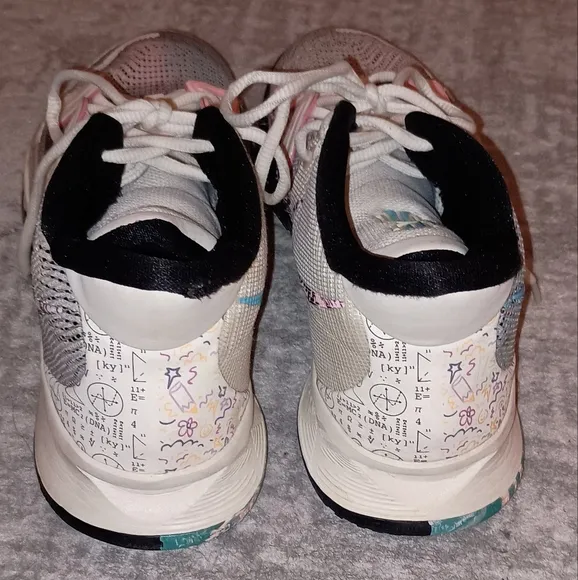 Nike Kyrie 7Pale Ivory Chloride Blue sneakers Men's Size 11