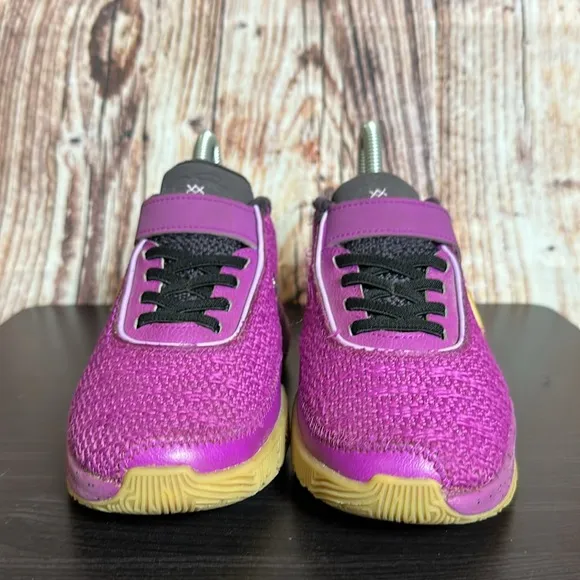 Nike Lebron 20 SE Sneakers Youth Girls Sz 2Y