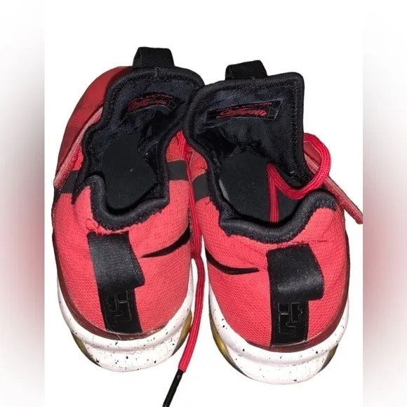 Nike Lebron XIV GS  859468-600  University Red / Black‎ / White US Size 3.5y