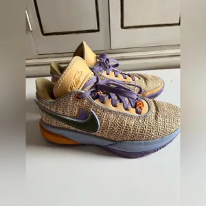 Nike LeBron XX Sneakers Tennis shoes Celestial Gold/Multicolor/Cobalt Bliss 4.5