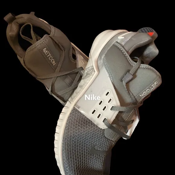 NIKE METCON TRAINERS New WO Tags GREY/WHITE MENS SZ. 10.5 M No visible flaws.