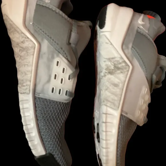 NIKE METCON TRAINERS New WO Tags GREY/WHITE MENS SZ. 10.5 M No visible flaws.