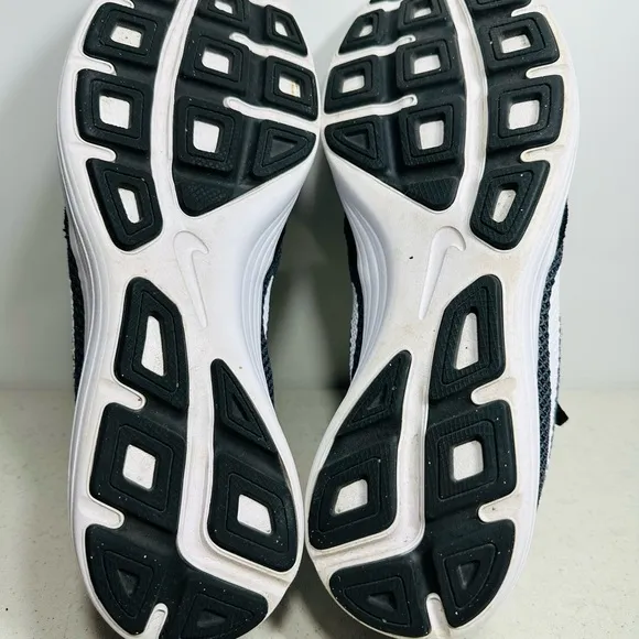Nike Revolution 3  Mens Black Athletic Running Shoes Sneakers 819300 001  11,5