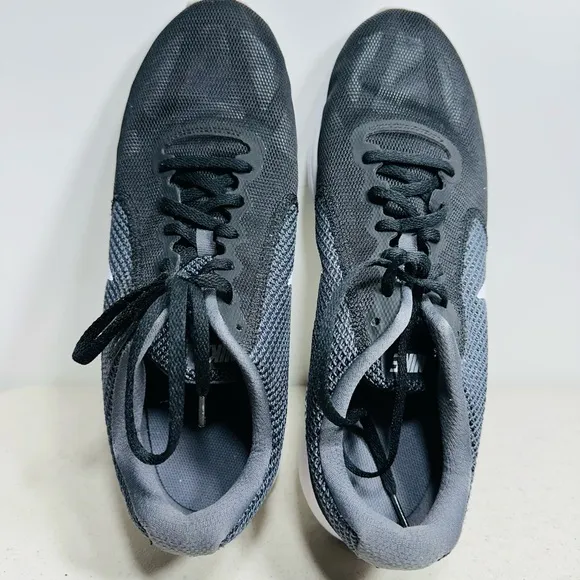 Nike Revolution 3  Mens Black Athletic Running Shoes Sneakers 819300 001  11,5