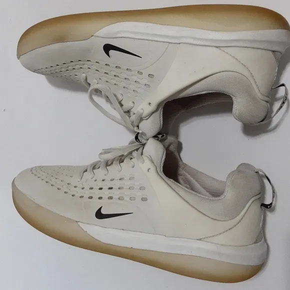 Nike SB Nyjah 3 Skate Shoes. Sneakers women 8 performance outdoor workout white