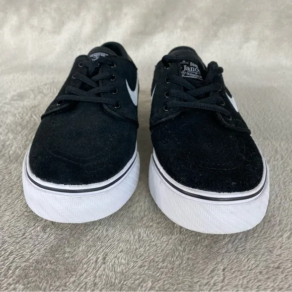 Nike SB Stefan Janoski Boys Kids Sneakers Shoes Size 5 Y Black Suede NEW
