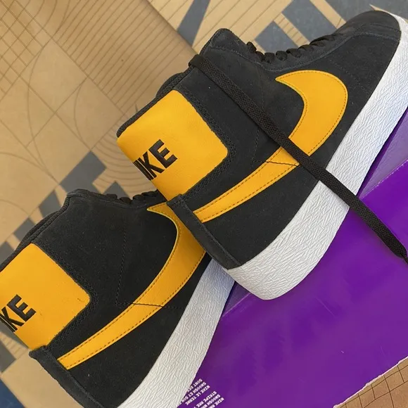 Nike SB ZOOM BLAZER MID Black/University Gold-Black WMNS