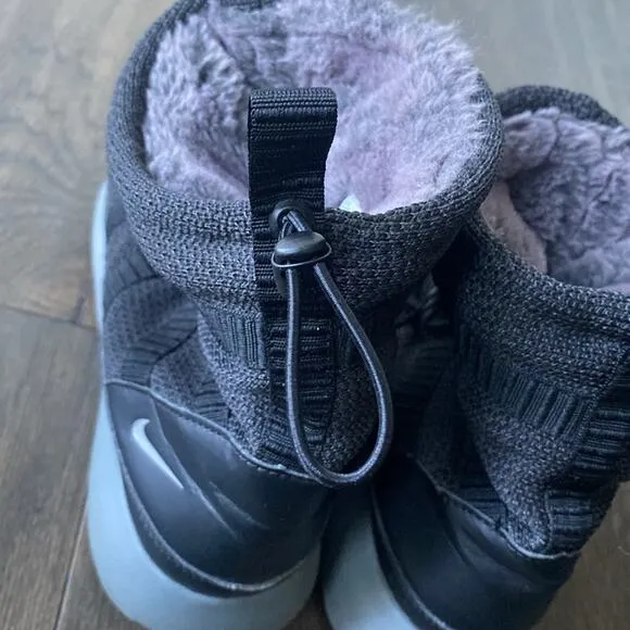 NIKE Sneaker Boot Womens Sz 7.5 Black Knit Ankle Boots Roshe Run High Top