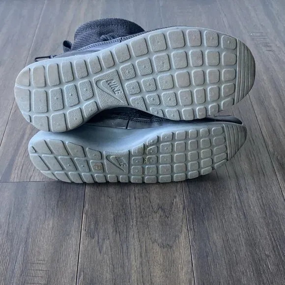NIKE Sneaker Boot Womens Sz 7.5 Black Knit Ankle Boots Roshe Run High Top