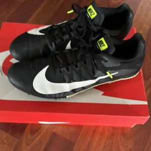NIKE Tanjun Racer Kleets