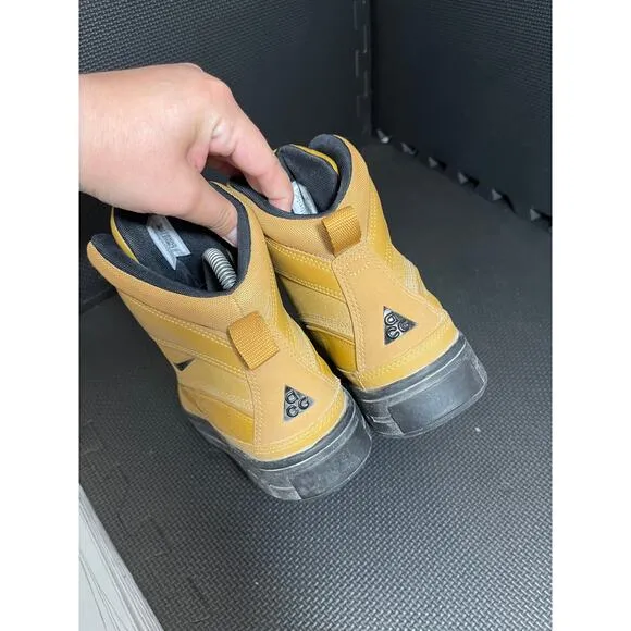 Nike Woodside 2 High ACG Boots Size 6.5Y Women Size 8 EUC Waterproof Duck