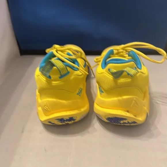 Nike youth size 5 Boys Yellow and Blue Sneakers