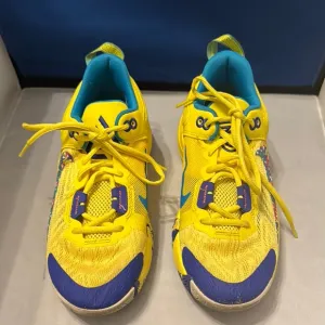 Nike youth size 5 Boys Yellow and Blue Sneakers