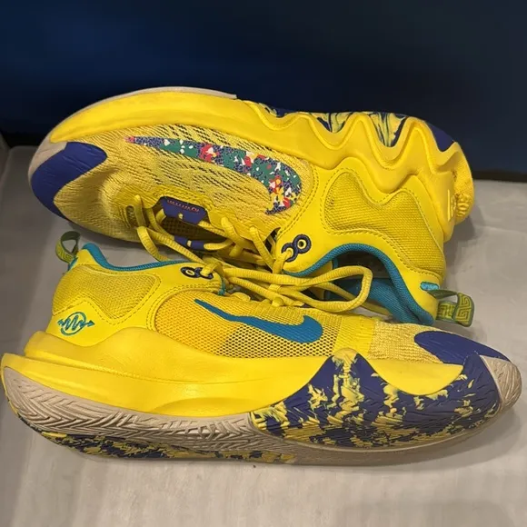 Nike youth size 5 Boys Yellow and Blue Sneakers