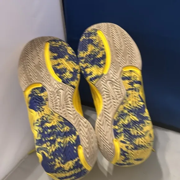 Nike youth size 5 Boys Yellow and Blue Sneakers