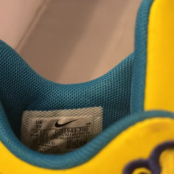 Nike youth size 5 Boys Yellow and Blue Sneakers