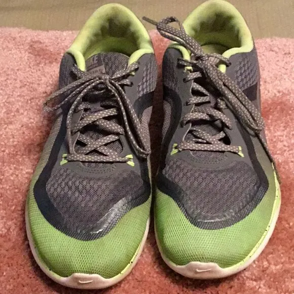 Nike flex TR 6 athletic shoes