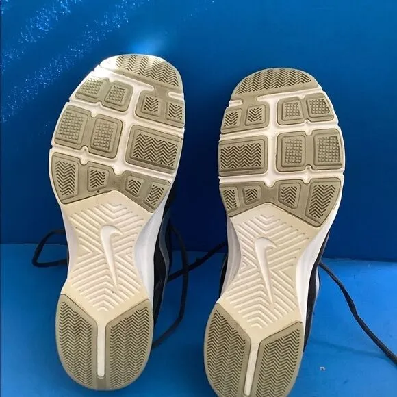 Nike Women In-Season TR 3 Training  Size 10