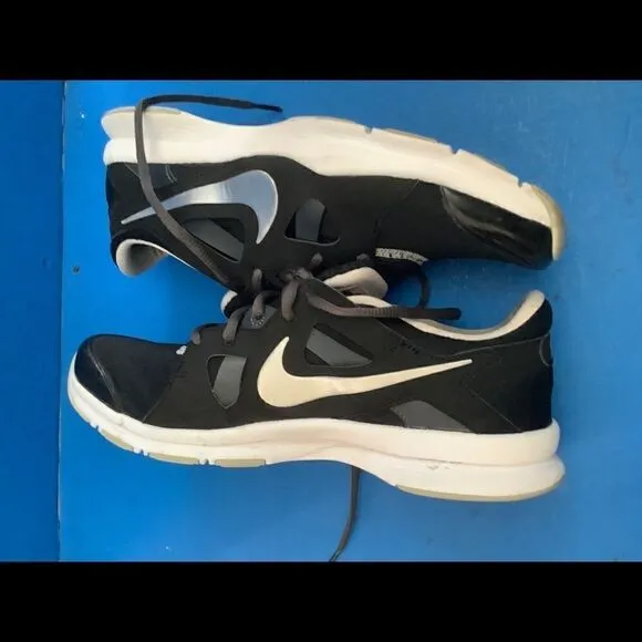 Nike Women In-Season TR 3 Training  Size 10
