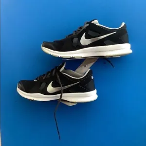 Nike Women In-Season TR 3 Training  Size 10