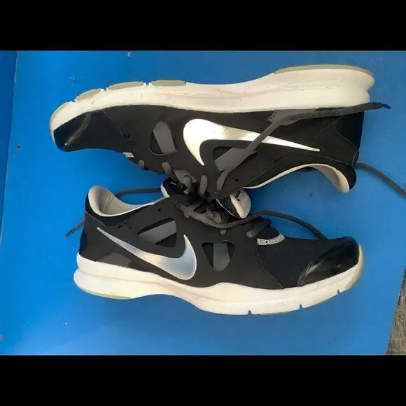Nike Women In-Season TR 3 Training  Size 10