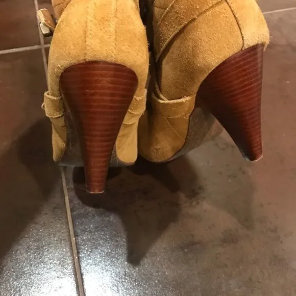 Nine West Cruzal 1 tan suede boots size 9.5 EUC