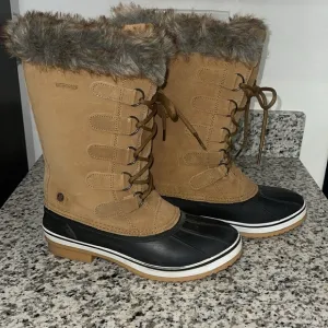 NORTHSIDE WOMEN KATHMANDU SUEDED SNOW BOOT SZ 9 WATERPROOF Tan and Black Lace up