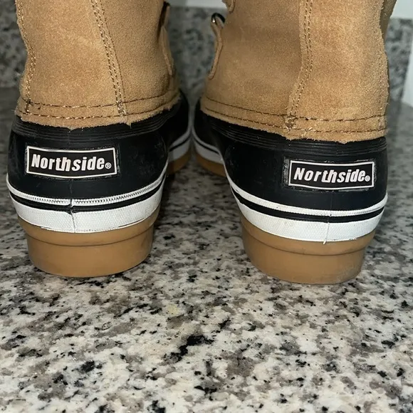 NORTHSIDE WOMEN KATHMANDU SUEDED SNOW BOOT SZ 9 WATERPROOF Tan and Black Lace up