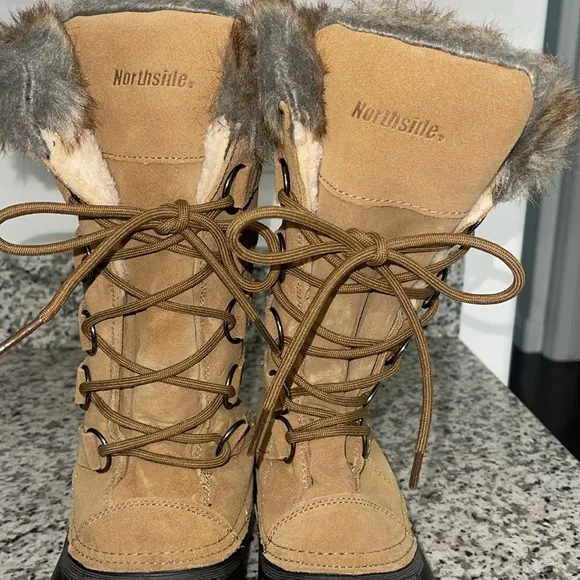 NORTHSIDE WOMEN KATHMANDU SUEDED SNOW BOOT SZ 9 WATERPROOF Tan and Black Lace up