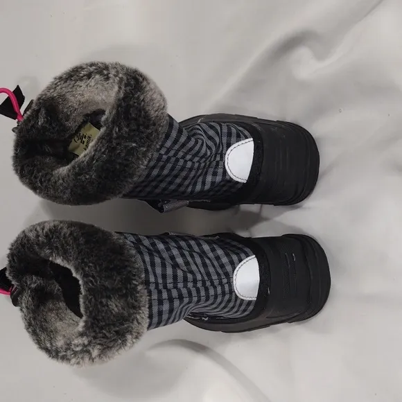 NWOB Kamik Little Girls Charcoal  Mini2T Waterproof Insulated Winter Boot Size 8