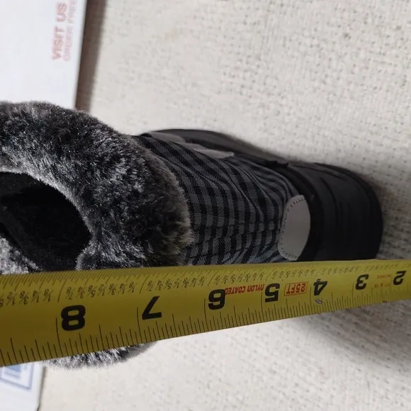 NWOB Kamik Little Girls Charcoal  Mini2T Waterproof Insulated Winter Boot Size 8