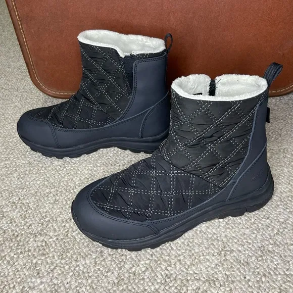 NWOT Keen waterproof boots