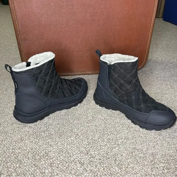 NWOT Keen waterproof boots
