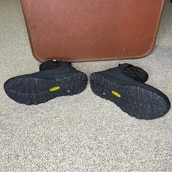 NWOT Keen waterproof boots