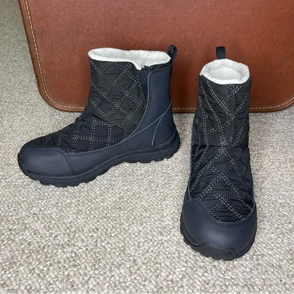 NWOT Keen waterproof boots