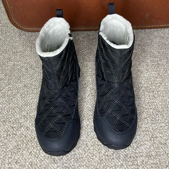 NWOT Keen waterproof boots